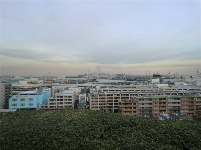 港の見える丘公園からベイブリッジ 港の見える丘公園からベイブリッジ